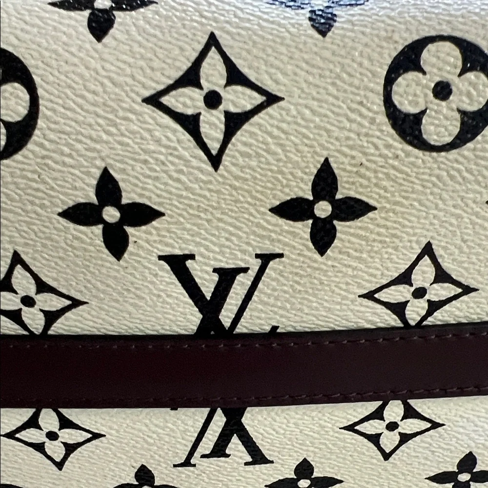 Louis Vuitton Limited Edition Cream and Brown Monogram Crossbody Bag - Picture 8 of 13